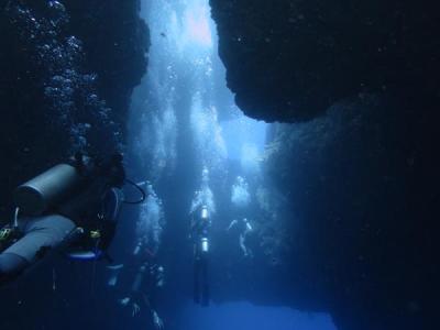 パラオの青い海に抱かれて（７）神秘の世界・ブルーホール