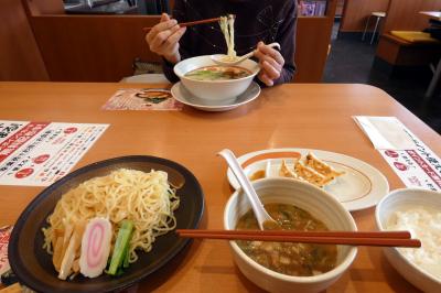 三島文教町の銀杏並木　らーめん幸楽苑 裾野店 の昼食　三島市佐野体験農園 葉タマネギの収穫　