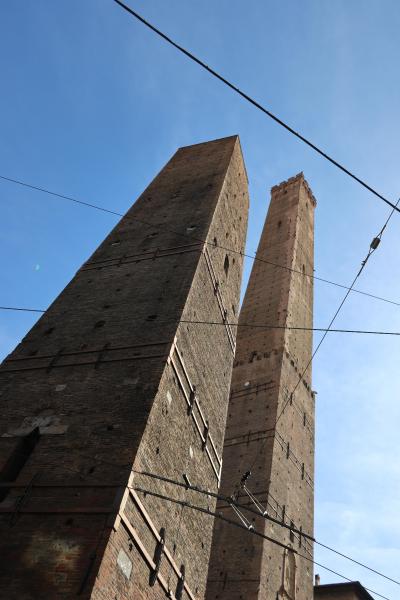 商都ボローニャBologna、そして900年近く残っている2本の斜塔