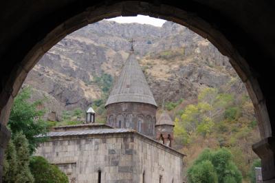 コーカサス３国周遊　アルメニア（４）　ガルニ神殿・ゲガルド修道院・夜のカスケード