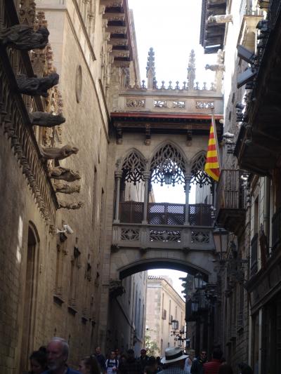 バルセロナを歩く (2.10) ゴシック地区をあるく。ブケリア通りからリブレテリア通りへ。