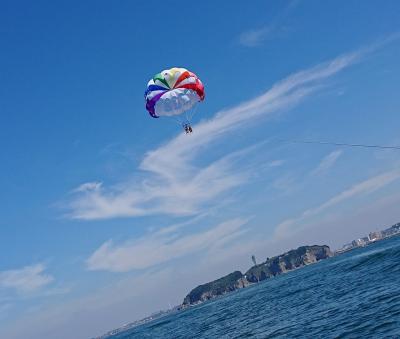 江ノ島でパラセーリング おばちゃん飛びます