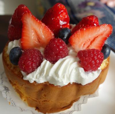 伝説のケーキを求めて，甲陽園まで阪急に乗っていきました。