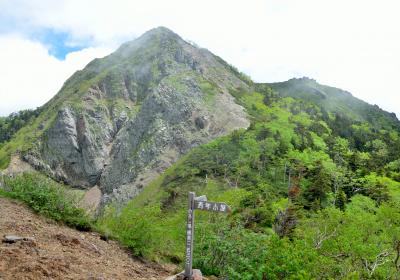 権現山（２７１５ｍ）　八ヶ岳連峰の最南端