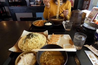 三島文教町の銀杏並木　中華ファミリーレストラン 五味八珍（ごみはっちん)の昼食　三島市佐野体験農園 夏野菜に向けた土造り 極早生玉葱の収穫　