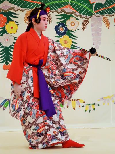 沖縄32　首里城ｊ （世誇殿：伝統舞踊を鑑賞) 　☆かせかけ：布織る女性の心情を表わし