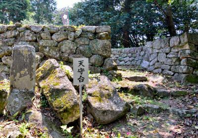 小里城を歩く