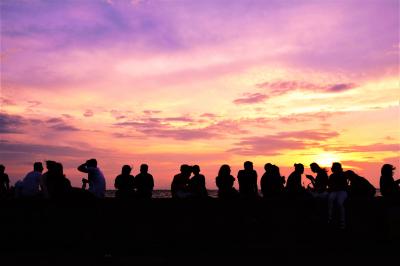 旅の終わりのマニラで、案の定、渋滞に巻き込まれるという、それでも、マニラ湾に夕日は沈む.☆*