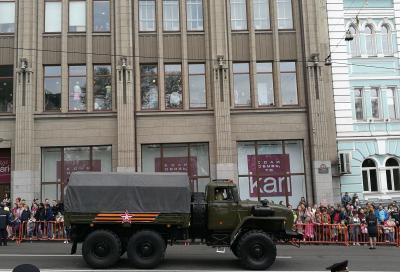 スベトランスカヤ通りで見た戦勝記念日のパレード
