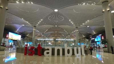 イスタンブール新空港  行ってきます～の前に11,587歩　ただいま～で2,795歩　ええ運動なるわ