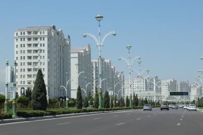 ウズベキスタン・トルクメニスタンの旅（８）～アシガバート１　白大理石の建物群、国立博物館～