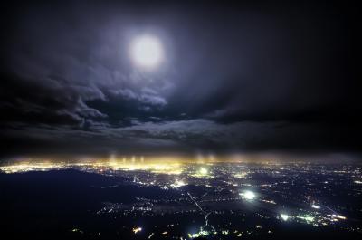 満月の夜と霧の筑波山