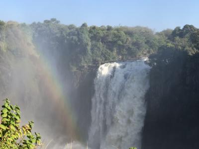 アフリカ９　ビクトリアフォールズ　ジンバブエ　　滝しぶき　心の隅まで　我洗う