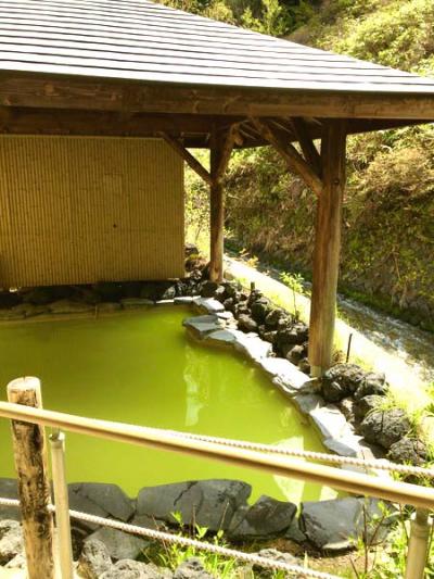 日本でも有数！蛍光黄色の温泉へ～万座温泉