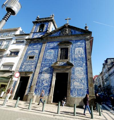 2019.2ポルトガル一人旅15‐メトロD線とA線に乗車，美しいアズレージョのアルマス礼拝堂とサントイルデフォンソ教会