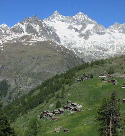 Walking to Riffelalp.