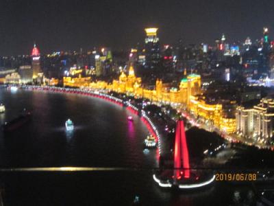 上海の黄浦路・上海外灘茂悦大酒店・３２階Ｂｅｒ・夜景