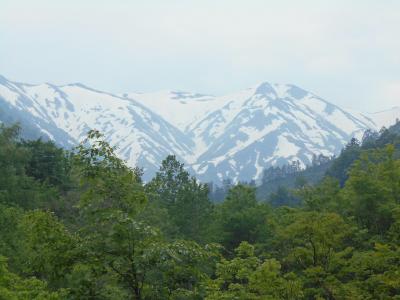 飯豊連峰縦走50周年記念の旅　その２　温身平まで半日ハイキング