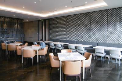 ザ・ラウンジ第17弾（ジョグジャカルタ・マリオット）朝食レストランと一体化したラウンジ