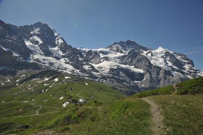 スイス花とハイキングの旅クライネシャイデック
