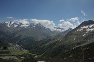スイス花とハイキングの旅サースフェー