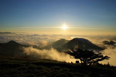 湯ノ丸山～池の平湿原　レンゲツツジ祭りと雲海登山