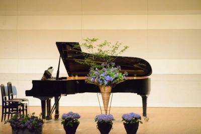 孫娘のピアノ発表会を見に青葉公会堂へ