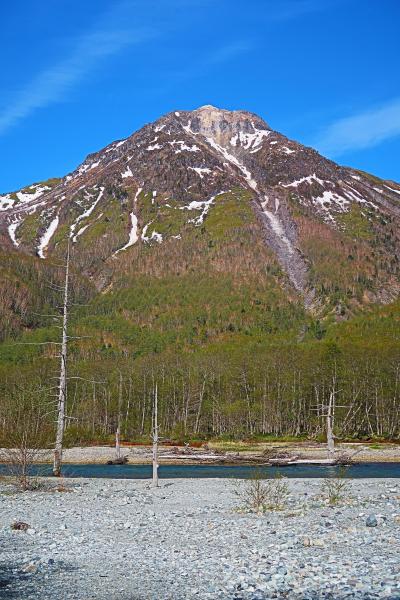 信州令和37　上高地b　焼岳-正面あたり　活火山の溶岩ドーム　☆大正池の水鏡に映え