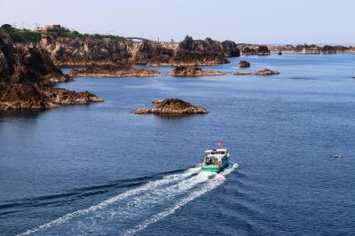 花の佐渡へ(佐渡金山・達者海岸・尖閣湾・波蝕甌穴群・海府大橋）