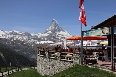 スイス 花と絶景の旅 ⑥スネガ湖巡りとリッフェルアルプでランチ