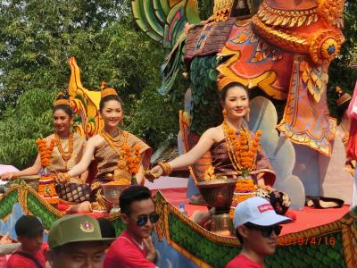 ラオスは正月の水かけ祭りにフリーツアーで2泊4日（お釈迦様の誕生日）