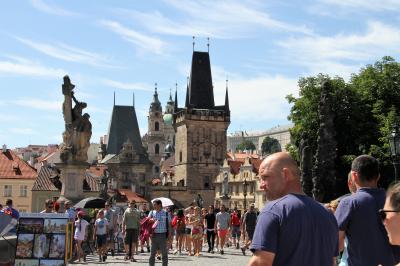 駆け足で巡る中欧５カ国の旅　７　百塔の町麗しのプラハ（カレル橋と旧市街）