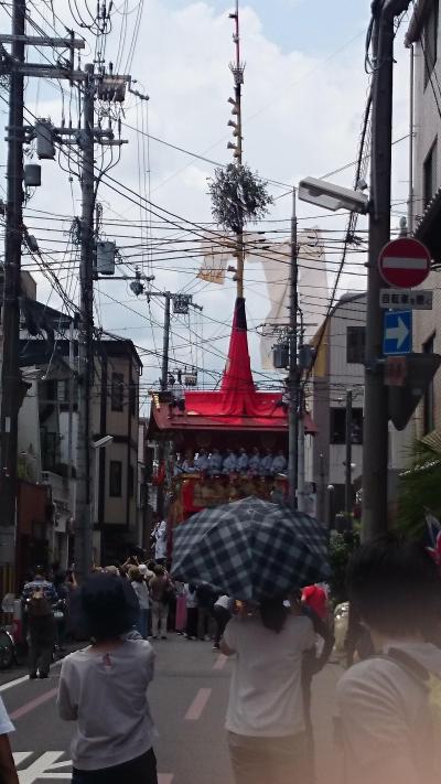 祇園祭山鉾巡行を見物