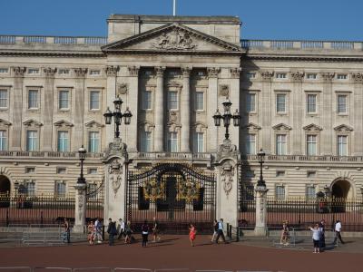 ロンドンを歩く。(1.1) イギリスに来て最初に行くところ。そう、女王陛下にご挨拶です。