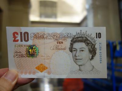 ロンドンを歩く。(1.2) イギリスに来て二番目に行くところ。イングランド銀行で旧札の交換です。