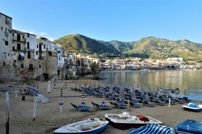 魅惑のシチリア×プーリア♪　Vol.91　☆チェファルー：旧港から朝の美しい風景♪