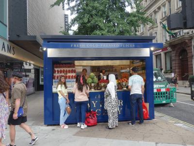 ロンドンを歩く。(2.8) Oxford Street のお散歩は続きます。ショッピングはしっかり達成。