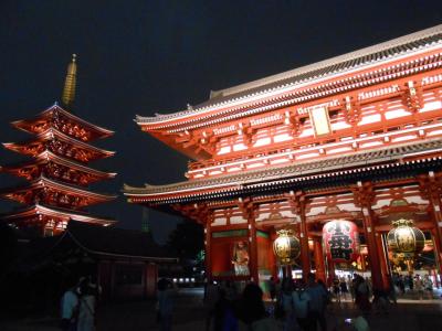 浅草観光。雷門から浅草寺。浅草寺ライトアップは幻想的でとてもきれい。