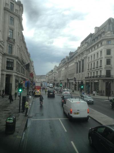 ロンドンを歩く。(3.2) ベイカー・ストリートからトラファルガー広場まで２階建てバスの最前列に乗る。