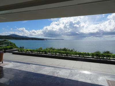 ハレクラニ沖縄　部屋と部屋からの景色