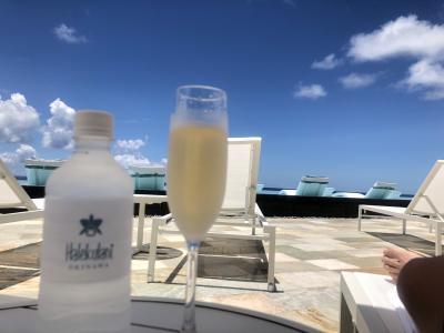 ハレクラニ沖縄　プールサイドでシャンパン＆ビール