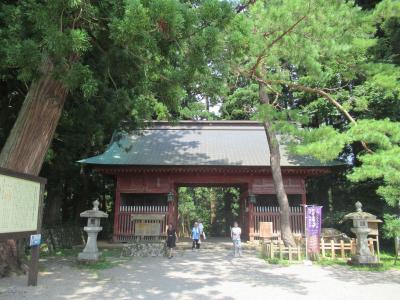 真夏の東北三県巡り（２）修験者の出羽三山：羽黒山・随神門へ