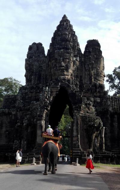 ハノイ発２泊３日のアンコールワット その１　  クメールの微笑み　アンコール・トム