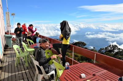 キナバル山に登ってみた（アプローチ編）　熱帯の登山道を登り詰め、辿り着いたラバンラタは雲上の楽園だった　オッサンネコの一人旅