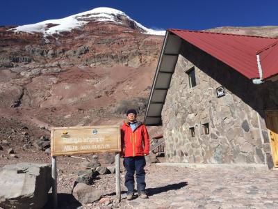 南米エクアドルキト、コトパクシ(5897m)、チンボラソ(6268m)の登頂を目指しました。