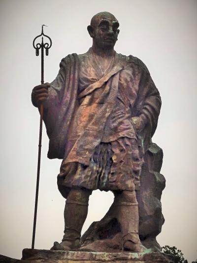 日光-6　日光山の開祖　勝道上人-銅像　☆日光市市制記念事業で1955年造立・輪王寺近く