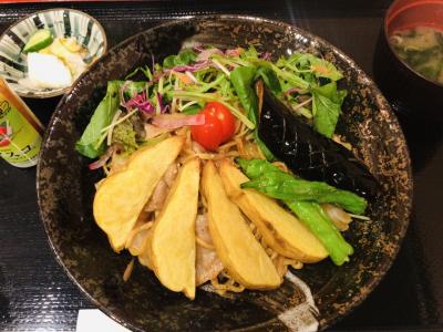 今日の昼メシは旭川しょうゆ焼そば　晩メシは旭川ラーメン