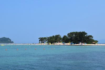 敦賀湾に浮かぶ無人島の水島～南国の海のような白砂のビーチと透明度の高い青い海～（福井）