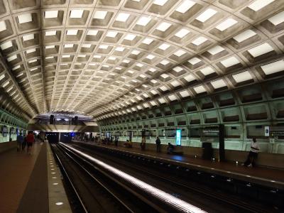Washington D.C. を歩く。(1) 観光に先立って，地下鉄の切符を買いましょう。
