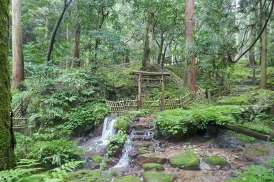 瓜割の滝と湖北眺望